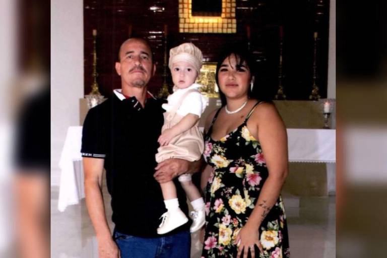 Íker Alexander recibe el sacramento del bautismo