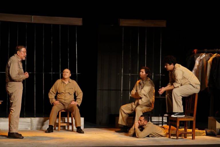 Reflexionan en escena sobre la vida en el encierro