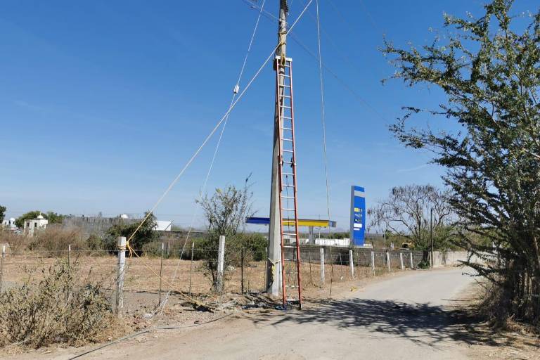 Trabajador de CFE sufre descarga eléctrica en Culiacán