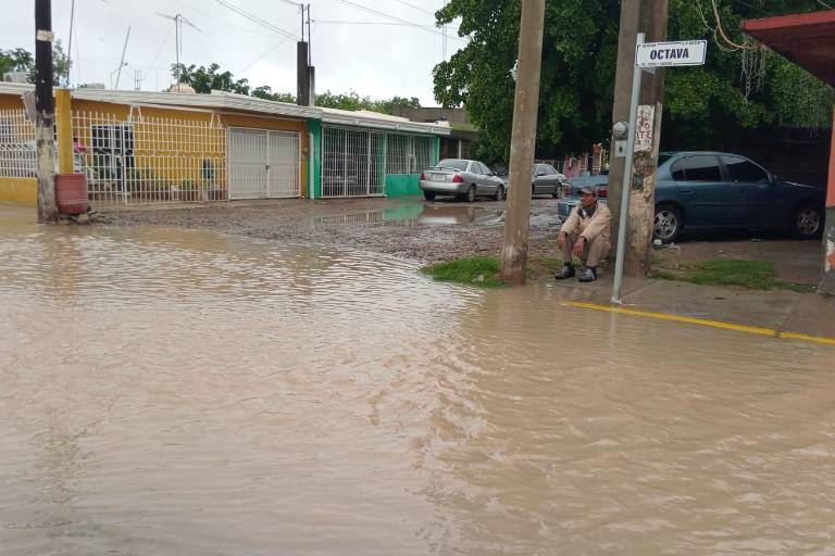 Se inundan casas en Villa Juárez por desbordamiento de dren