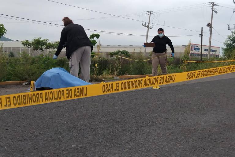 Localizan a un hombre sin vida y esposado sobre La Costerita, en Culiacán