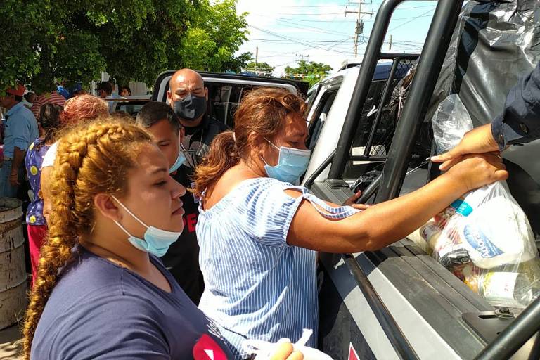Tras el paso de ‘Nora’, ‘El Químico’ promete rehabilitar Mazatlán en 15 días