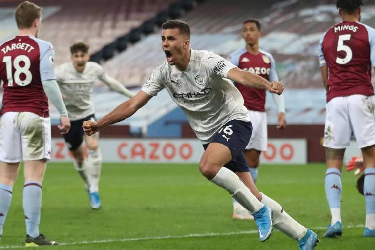 Manchester City remonta y vence al Aston Villa