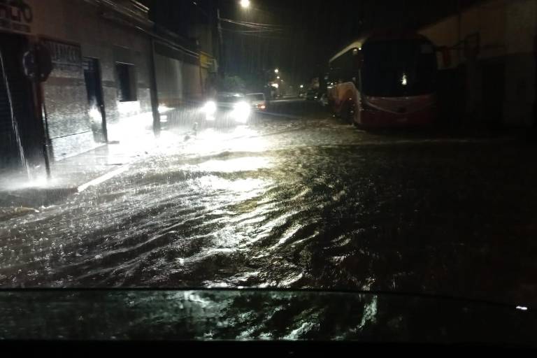 Escuinapa registra lluvias y actividad eléctrica por tormenta 'Ivo'