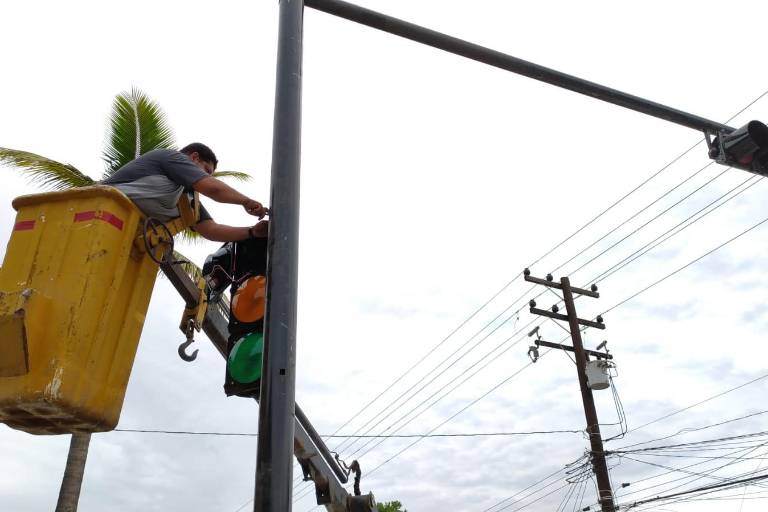 Sin semáforos, la Avenida Gabriel Leyva en Mazatlán; usuarios en redes asocian accidente del sábado con su ausencia