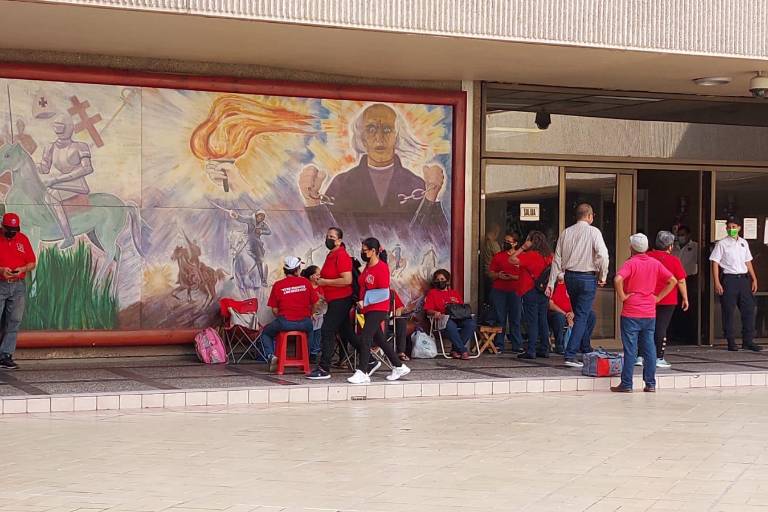 Jubilados del SNTE 53 exigen el pago de fondo de vivienda; buscan diálogo con Gobierno estatal