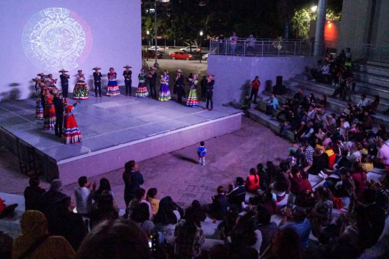 Alegra la Compañía Folclórica con México, alegría y tradición