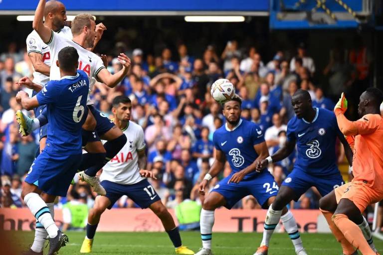 Chelsea y Tottenham empatan 2-2 en un derbi candente