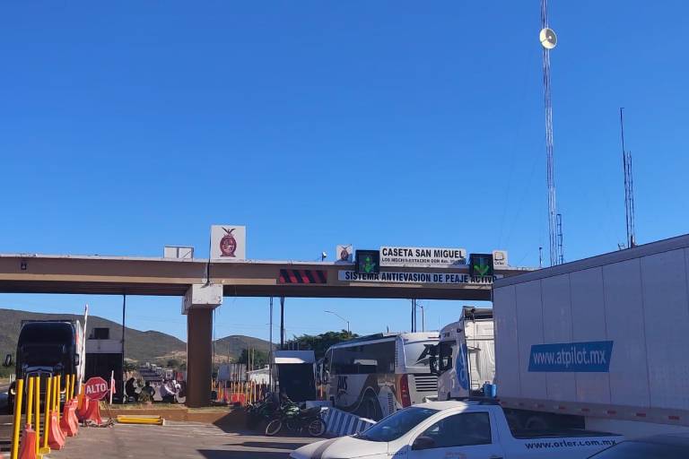 Productores desisten del bloqueo en caseta de San Miguel Zapotitlán y se concentran en Minsa