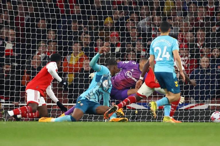 Arsenal logra agónico empate y se pone caliente la Premier