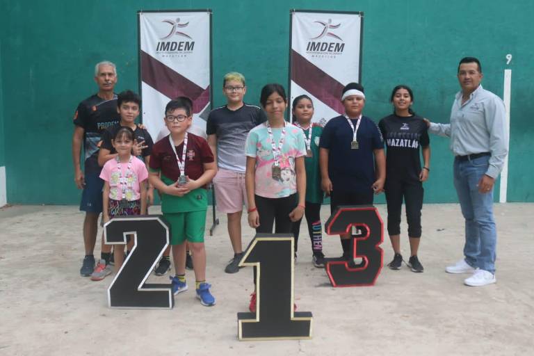 Premian a los más destacados de la Escuela Municipal de Frontón