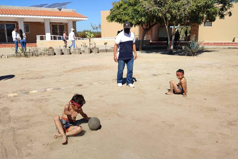 En Las Labradas, desde niños les enseñan el ancestral juego del Ulama