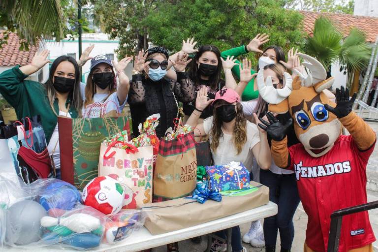 Venados de Mazatlán lleva la Navidad al Hogar San Pablo