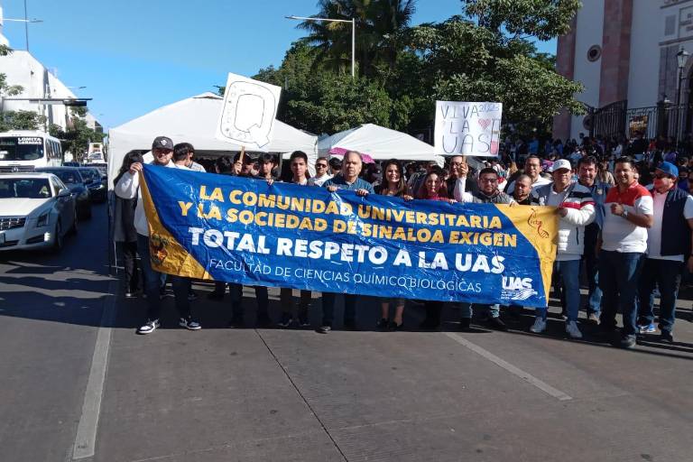 Moviliza la UAS a estudiantes para bloquear la Obregón en Culiacán