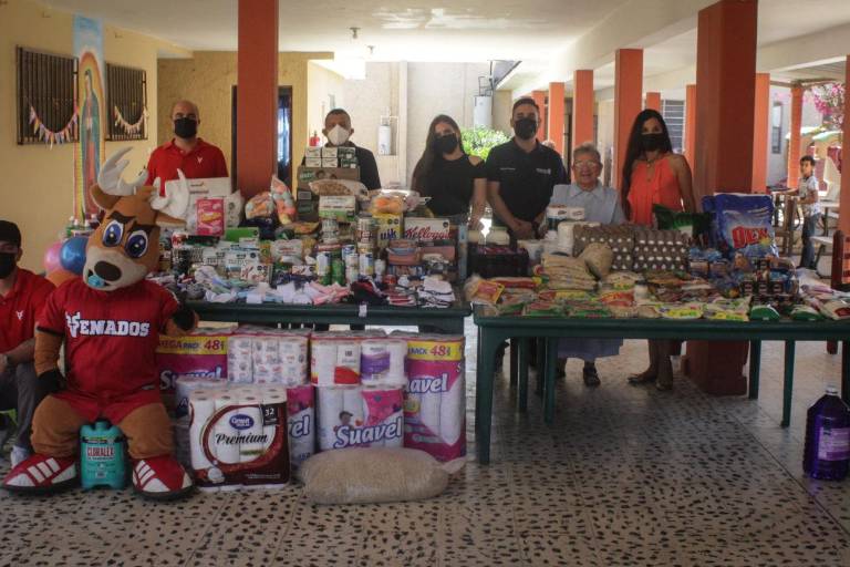 Venados de Mazatlán entrega lo recabado en la Colecta Solidaria