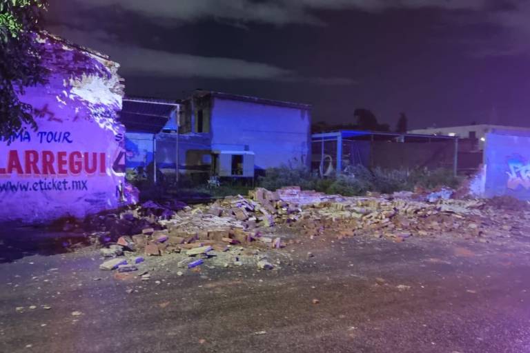 Se cae barda en el Centro de Culiacán tras las lluvias de ‘Norma’