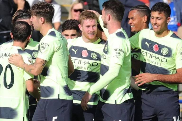 De Bruyne regresa al Manchester City a la cima de la Premier League