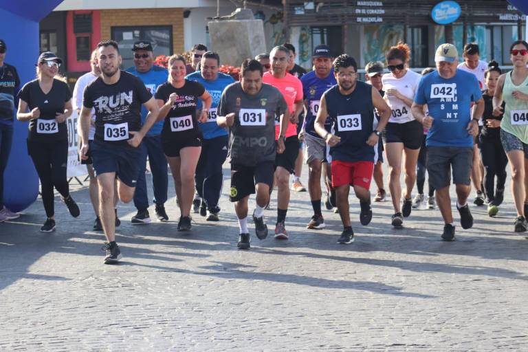 Corren comunicadores en Pedestre Saúl Guevara