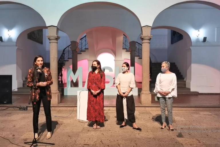 Elvira Smeke inaugura Atlas, en la que comparte los mapas de su historia