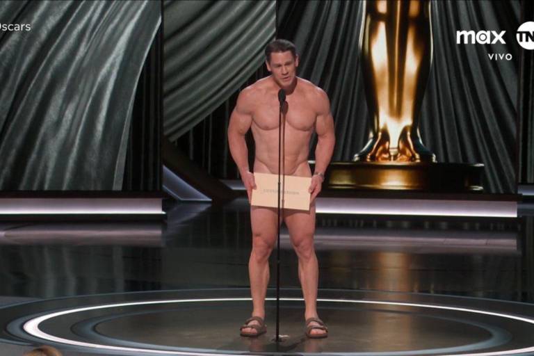 Luchador John Cena aparece desnudo en los Premios Oscar