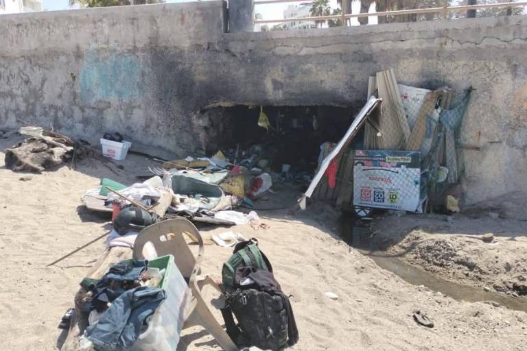 Retiran basura del desagüe pluvial, en zona de playa, frente al Parque ‘Ciudades Hermanas’