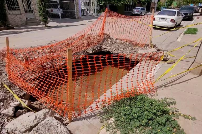 Japac deja un hoyo en la colonia Los Huizaches; vecinos temen que niños puedan caer en él