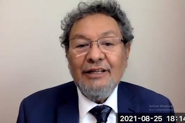 Recibe el sinaloense Élmer Mendoza el premio Juan Crisóstomo Doria a las Humanidades