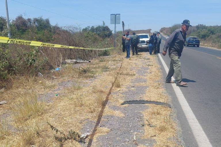 Dejan cuerpo de asesinado en carretera a El Salado, en Culiacán