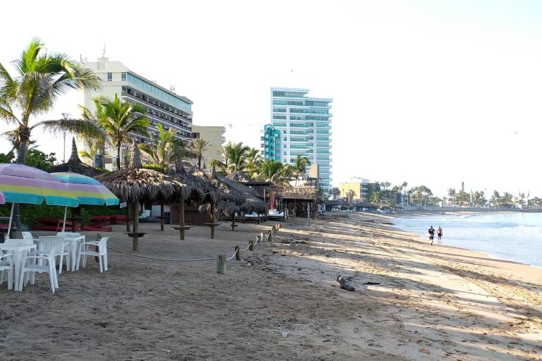 Hoteleros y comerciantes de Mazatlán aprueban que se pida certificado de vacunación