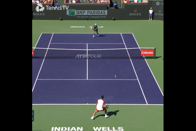 Carlos Alcaraz avanza a la tercera ronda de Indian Wells con solidez; eliminan a Djokovic