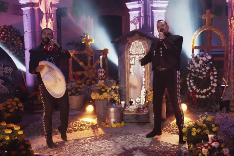 Pepe Aguilar estrena dueto con su hijo Leonardo
