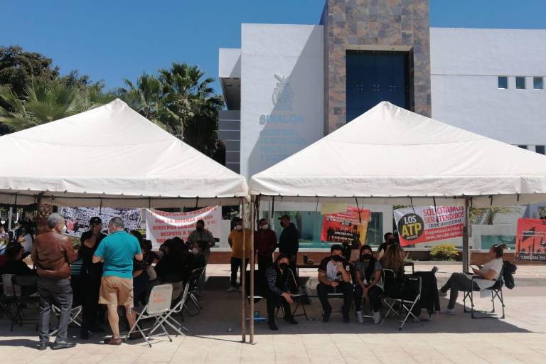 Con menor convocatoria, se mantiene paro laboral del SNTE 27 en la SEPyC