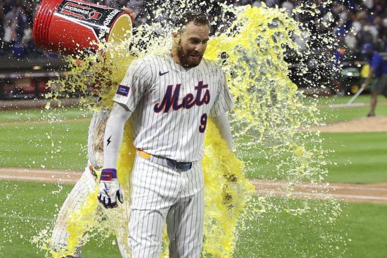 Mets mantuvieron gran ritmo de su ofensiva y dejan tendidos a Filis