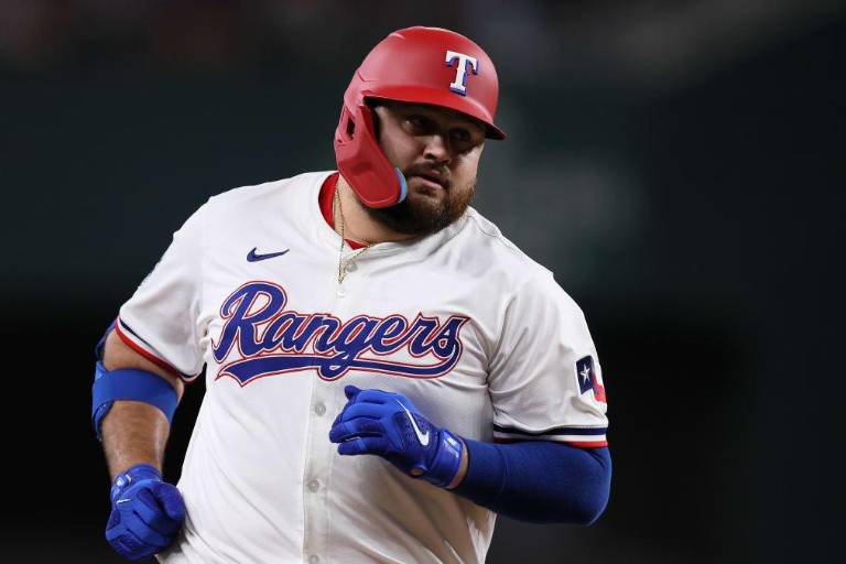 Rocker luce y cañonazo de Téllez para impulsar a Rangers sobre los Tigres