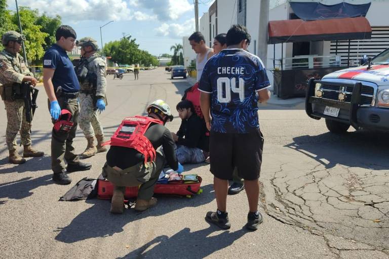 Motociclista sufre fractura tras ser arrollado en Prados del Sur, en Culiacán