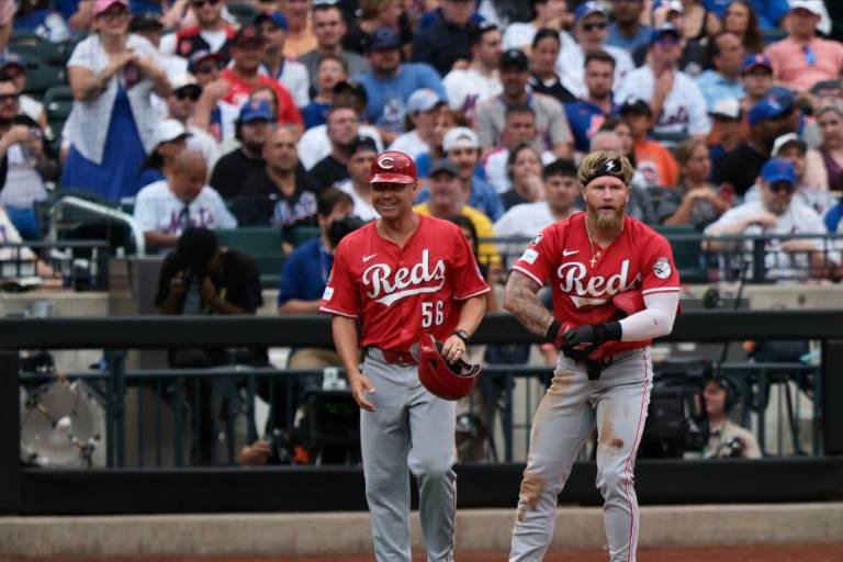 Rojos remontan para extender racha ganadora a cuatro juegos contra Mets