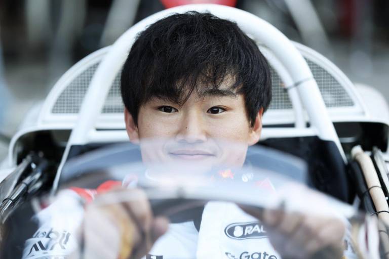 Yuki Tsunoda revela el apoyo de Checo Pérez