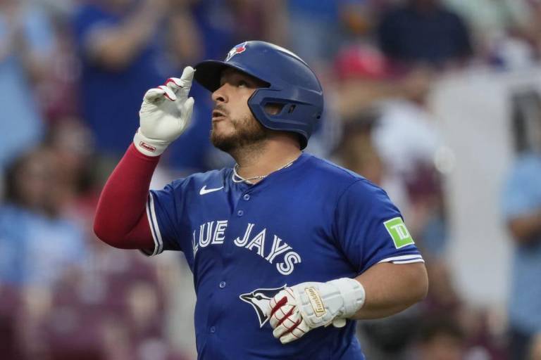 Alejandro Kirk dispara su jonrón 12 de la campaña