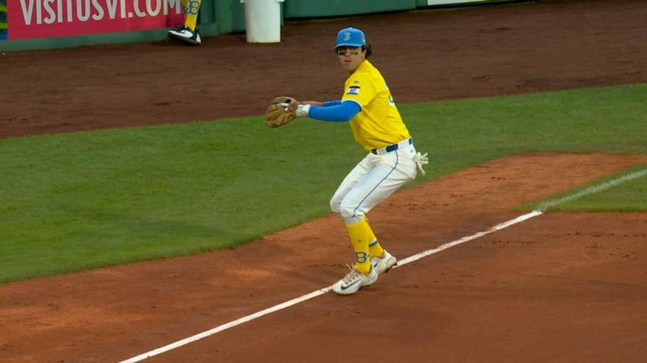 Mexicano Marcelo Mayer hace su debut en Grandes Ligas con Medias Rojas