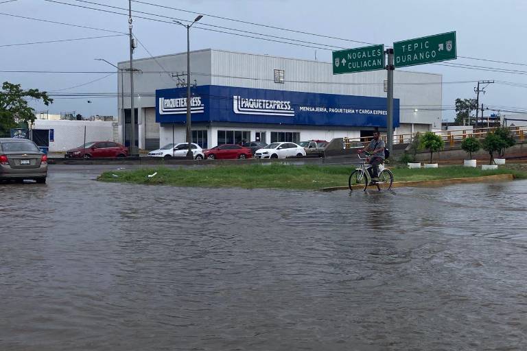 Provocan lluvias por efectos de la tormenta tropical Raymond encharcamientos en zona turística y avenidas de Mazatlán