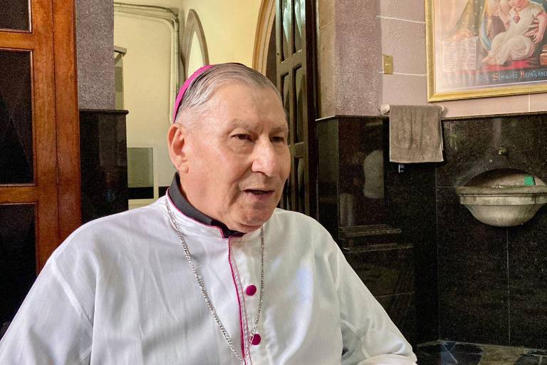 El Obispo de la Diócesis de Mazatlán, Mario Espinosa Contreras, pidió a las familias no temer a la muerte y mantener vivas las tradiciones.