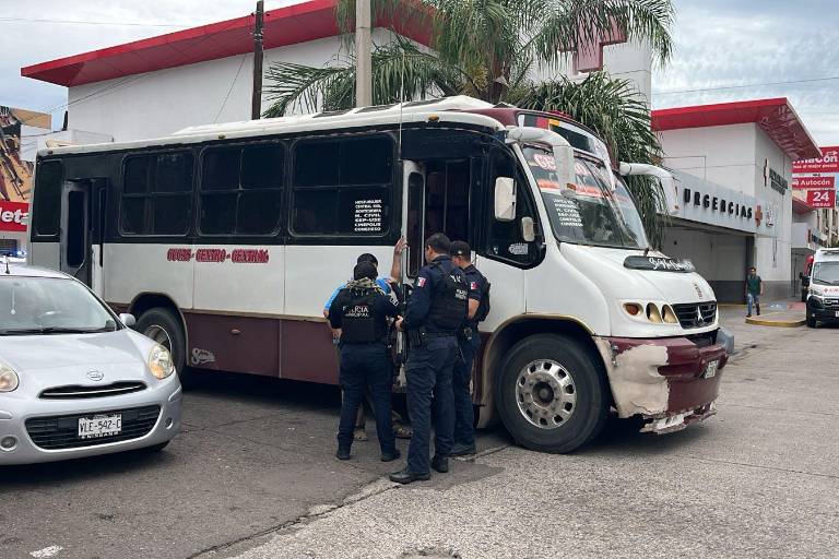 Riña en camión urbano de Culiacán deja pasajero baleado y un detenido