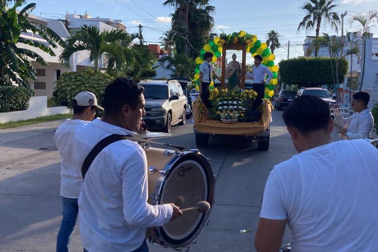 Alumnos del Instituto Mazatlán muestran su fe en peregrinación por el Día de San Judas Tadeo
