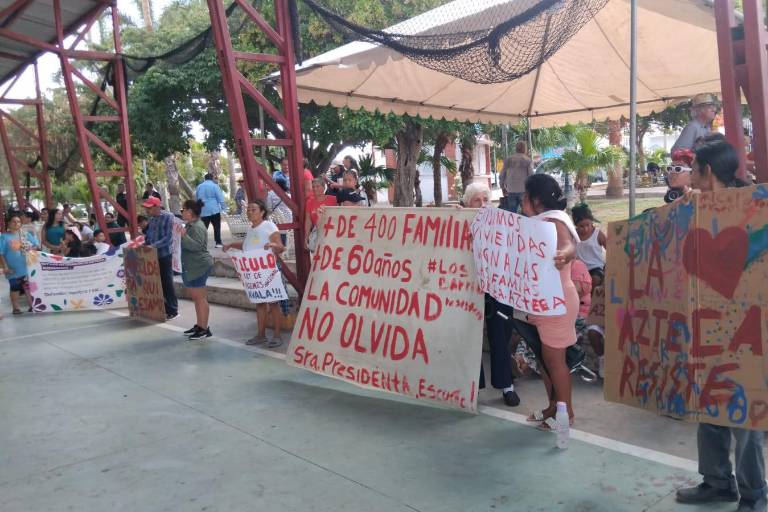 Vecinos de la colonia Azteca exigen regularización de sus terrenos en Mazatlán