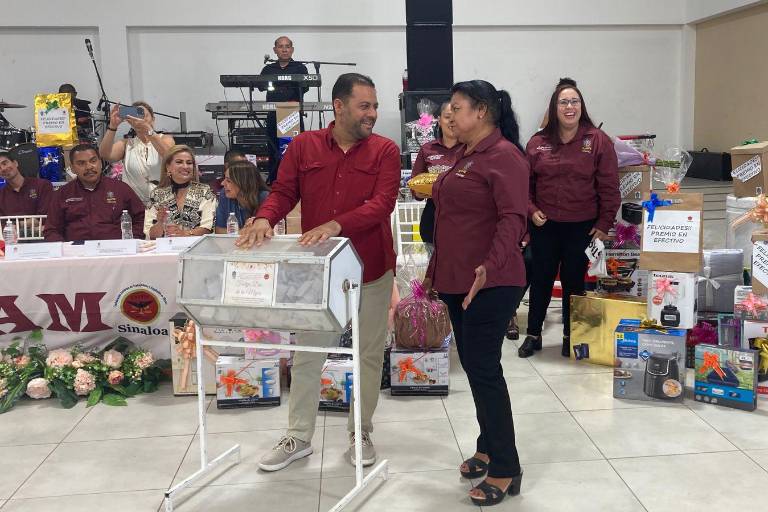 Celebra Stasam el Día de las Madres con fiesta, premios y reconocimientos