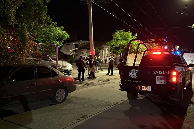 Asesinan a balazos a motociclista frente a su casa en la colonia Rosario Uzárraga, en Culiacán