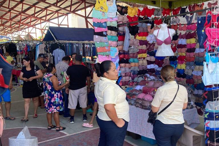 Pese a temporada de vacaciones, tianguistas del mercado de la Juárez, en Mazatlán, reportan bajas ventas