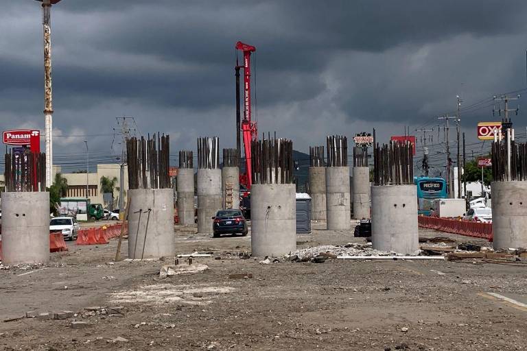 Muestra avance construcción del puente vehicular México 15 y Pérez Escobosa, en Mazatlán