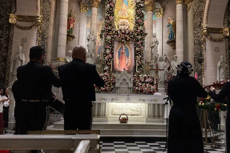 Cantan ‘Las Mañanitas’ a la Virgen de Guadalupe y piden por la paz en Sinaloa