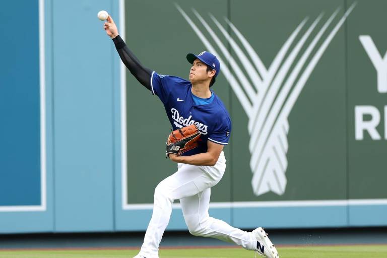 Ohtani comienza a tirar sliders y curvas mientras avanza como lanzador